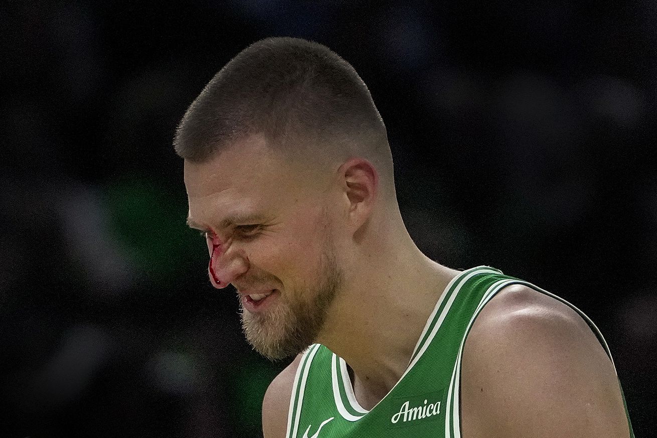 Jaylen Brown helps the Celtics get back on track in record-setting home win over the Suns