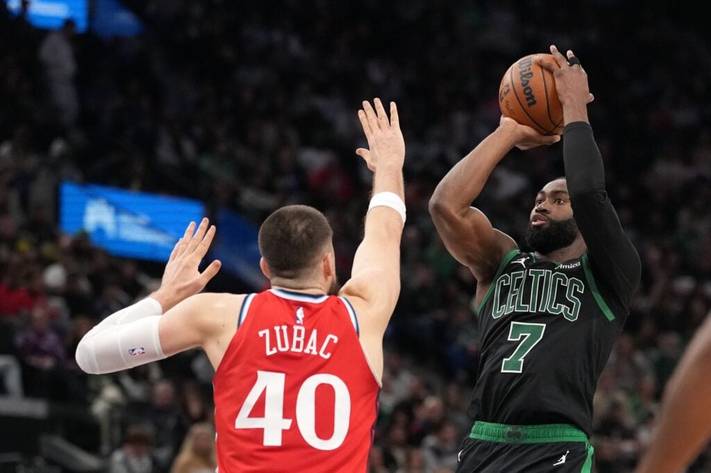 Boston Celtics guard Jaylen Brown (7) shoots the ball against LA Clippers center Ivica Zubac (40) in the second half at Intuit Dome.